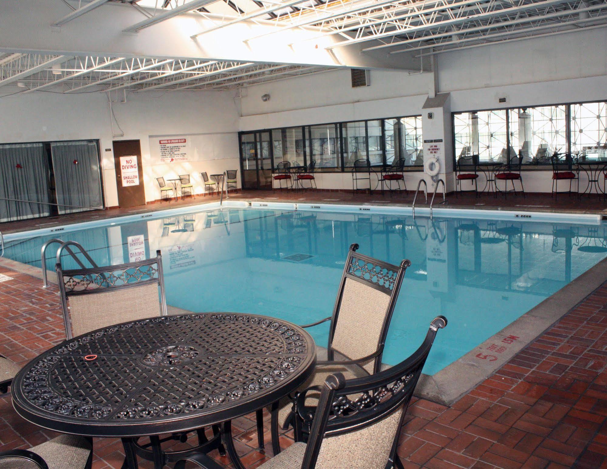 Ramada By Wyndham Buffalo Downtown Εξωτερικό φωτογραφία